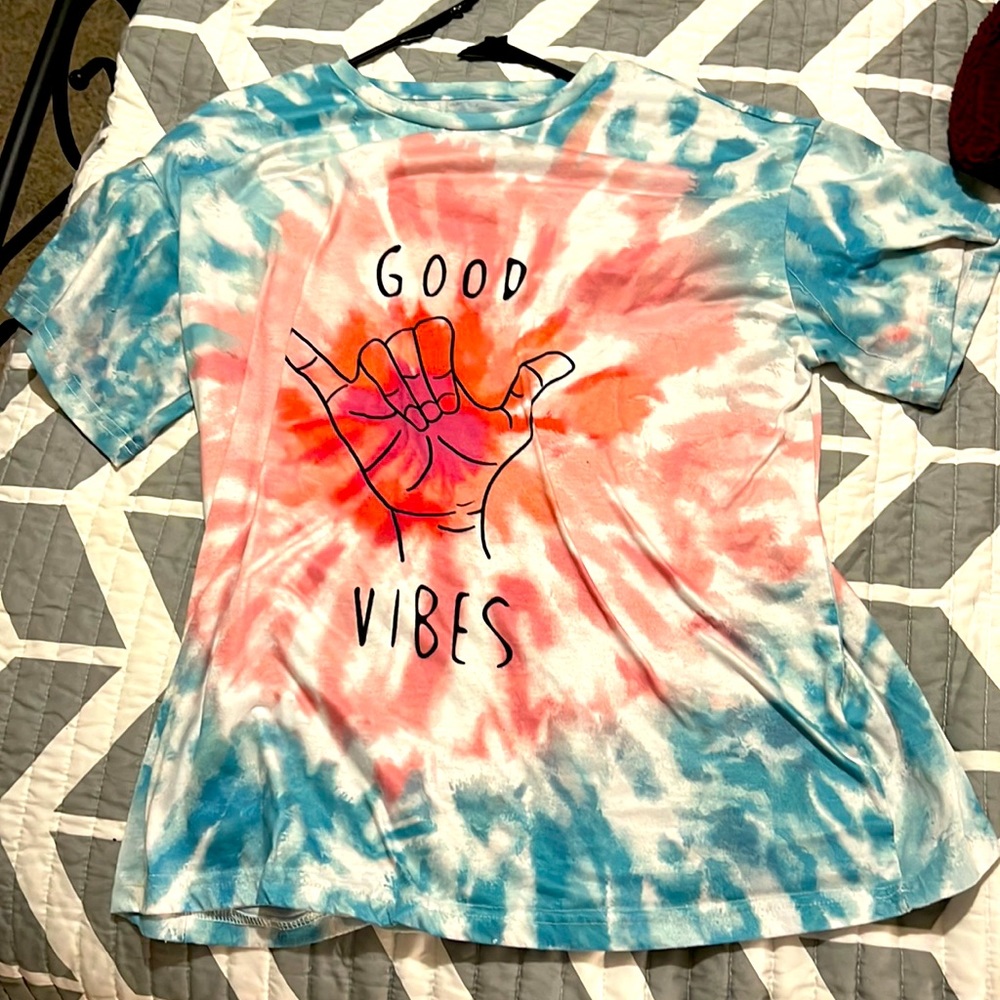 Cute basic graphic tee